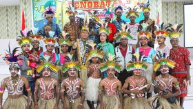 Melihat Penobatan Panglima Penjaga Adat di Papua