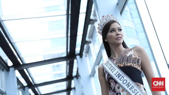 Kostum 'Warrior of Orang Utan', karya desainer Rinaldy A Yunardi akan bersaing di sesi Best National Costume pada Miss Universe, 26 November 2017.