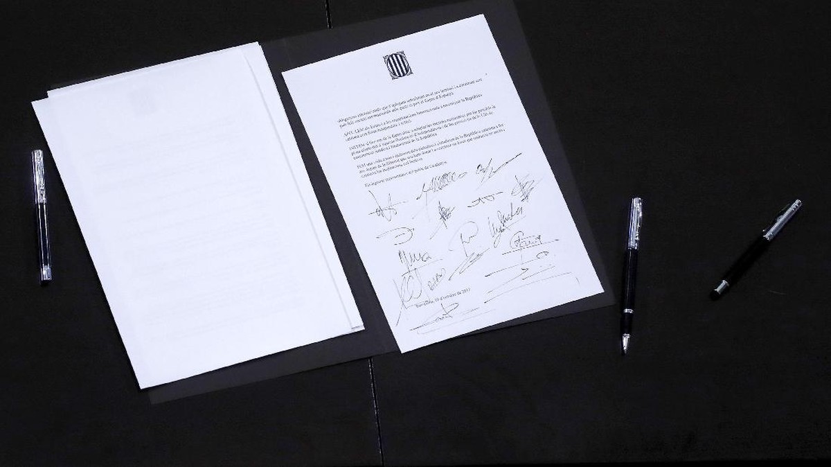 FOTO: Pro-Kontra Penundaan Deklarasi Kemerdekaan Catalonia