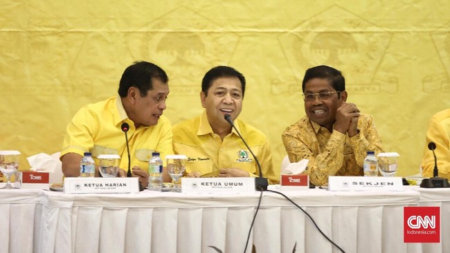 Ketua DPP Golkar Andi Sinulingga menyatakan partainya menghormati proses hukum di KPK di mana Setya Novanto kembali ditetapkan sebagai tersangka.
