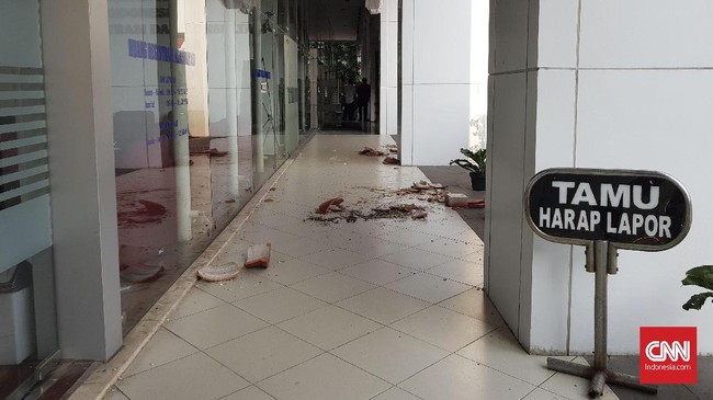 Penangguhan penahanan terhadap 11 tersangka perusakan kantor Kemendagri dikabulkan dengan syarat tidak mengulangi perbuatannya.