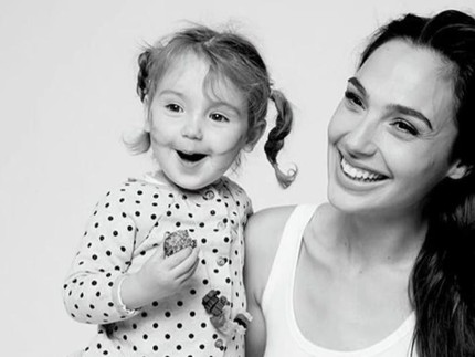 Potret Kemesraan si 'Wonder Woman' Gal Gadot dan Putrinya