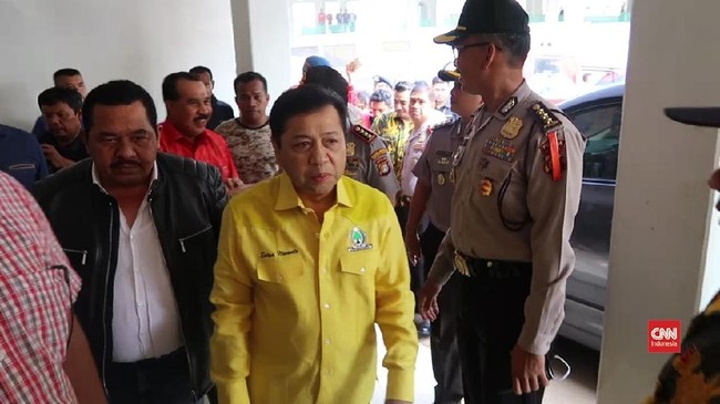 Setnov dinilai sudah melemahkan wibawa dan kehormatan DPR. Kader Golkar juga dinilai banyak yang layak untuk bisa menggantikan Setnov.