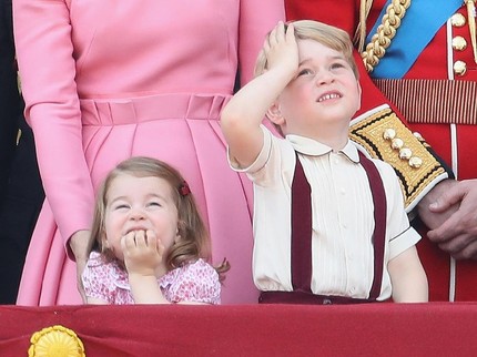 Seberapa Banyak Ya Hadiah Natal Pangeran George dan Putri Charlotte?