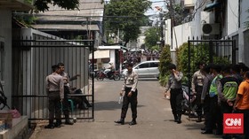 Pelempar Molotov Kantor Golkar Panik, Api Gagal Menyala