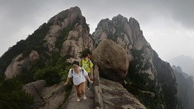 Selama Musim Dingin Masuk Gunung Huangshan Gratis