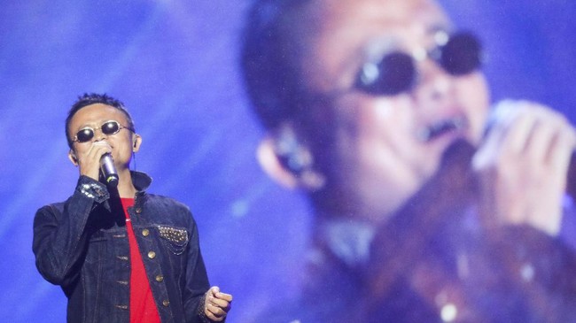 Salah satu pendiri raksasa e-commerce China Jack Ma mengumumkan akan pensiun dari Alibaba untuk berkonsentrasi pada kegiatan filantropis dan pendidikan.
