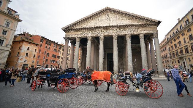 'Jejak Serigala' di Kota Abadi Roma Bangunan-bangunan yang masih tegak berdiri sejak zaman Kekaisaran Romawi masih terasa kental di berbagai sudut kota Roma.