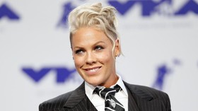 Pink Bakal Tampil di Super Bowl 52