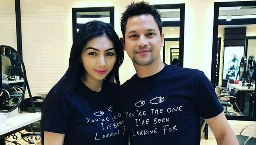 Lucky Perdana tengah diterpa prahara karena istrinya, Veronica curhat soal zina usai foto sang pesinetron dengan cewek lain beredar.