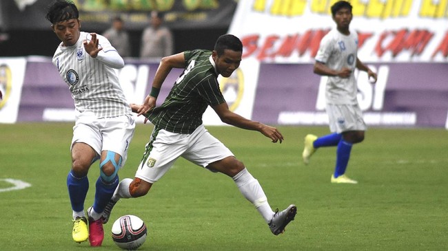 Persebaya kalah 0-1 dari Kalteng Putra. Kekalahan itu membuat Bajul Ijo tergusur dari rivalnya itu di puncak klasemen Grup C.