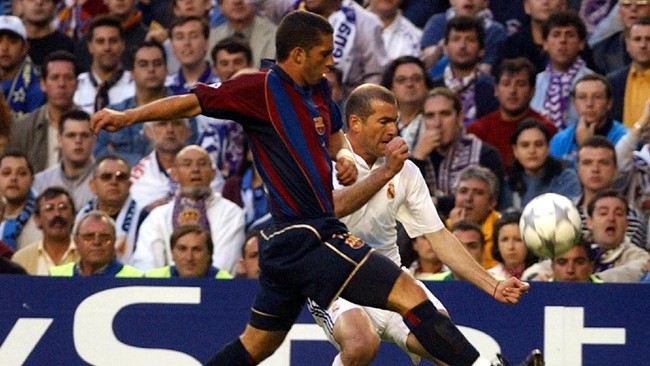 Mantan pemain Barcelona, Fabio Rochemback ditangkap polisi dalam penggerebekan di lokasi sabung ayam di Brasil.