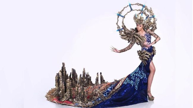Meski tak berhasil memboyong mahkota Miss Grand International 2017, Dea Rizkita membawa pulang dua piala dari kontes kecantikan dan perdamaian tersebut.
