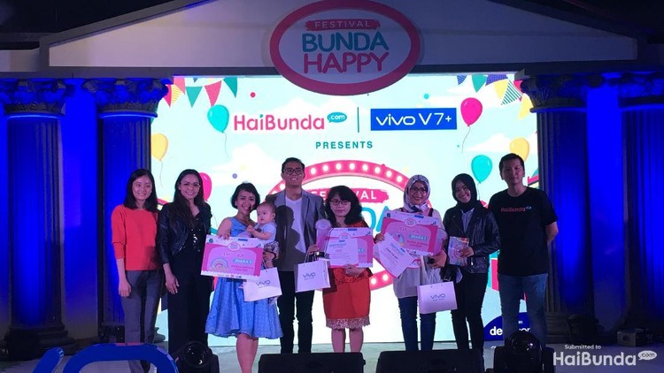 Dari menyanyikan lagu, siapa sangka bunda satu ini dapat hadiah jutaan rupiah.
