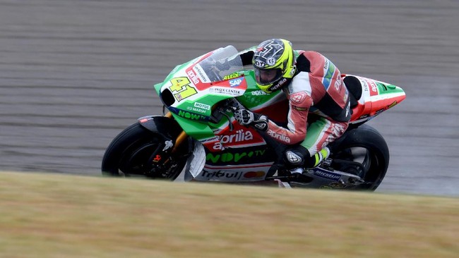 Pebalap Aprilia, Aleix Espargaro, secara mengejutkan menjadi yang tercepat pada latihan bebas kedua MotoGP Australia di Sirkuit Phillip Island, Jumat (20/10).