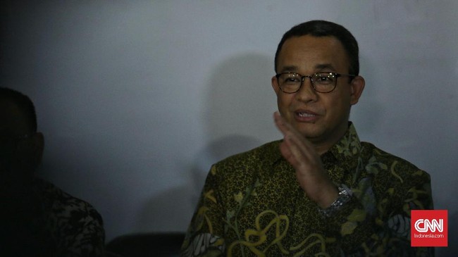 Anies Baswedan mengimbau masyarakat terutama para pendukungnya tidak membawa spanduk dan atribut lain saat penyambutan dirinya sebagai Gubernur DKI.