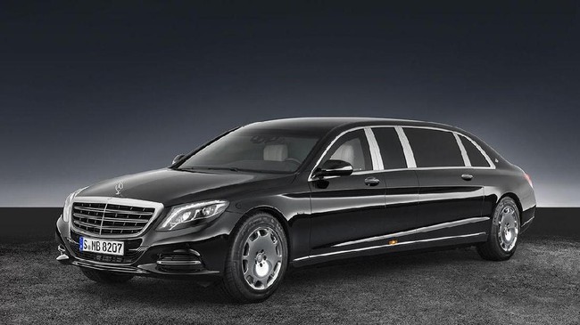 Presiden Joko Widodo memilih menggunakan Mercedes-Maybach S600 Pullman Guard keluaran 1988-1999 untuk operasional tugas kepresidenannya.