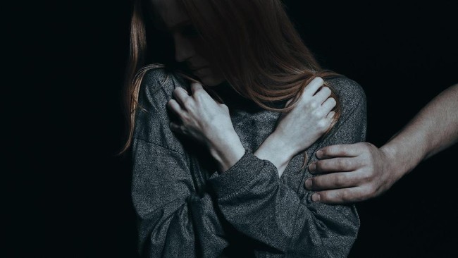 Aksi pelecehan seksual terkadang sulit diganjar hukuman pidana karena diperlukannya bukti yang bisa digunakan dalam proses di pengadilan.