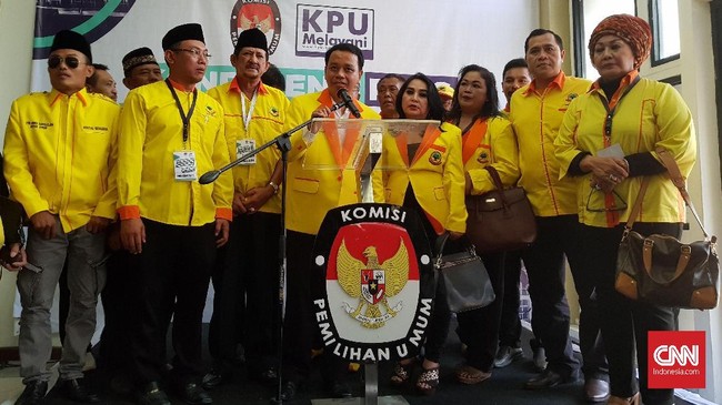 KPU meloloskan Partai Berkarya di tahap verifikasi faktual tingkat pusat setelah KPU memverifikasi ulang kepengurusan partai besutan Tommy Soeharto tersebut.