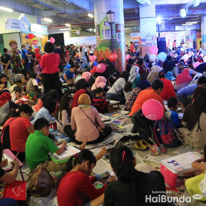 <p>Ada 300-an bunda dan anak yang ikitan lomba mewarnai di Festival Bunda Happy yang diadakan HaiBunda bersama Vivo.</p>