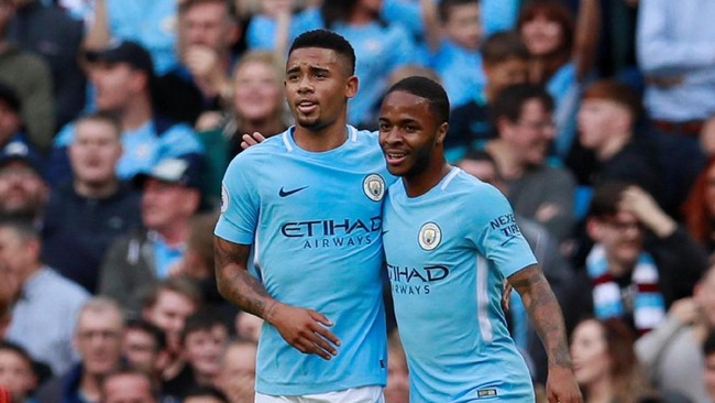 Manchester City tampil menggila saat menjamu Stoke City di Etihad, Sabtu (14/10). The Citizens unggul 7-2 atas tamunya hingga laga usai.