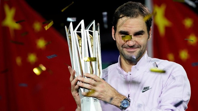 Roger Federer menang dua set langsung atas Rafael Nadal pada final Shanghai Masters 2017 di Qizhong Forest Sports City Arena, China, Minggu (15/10).