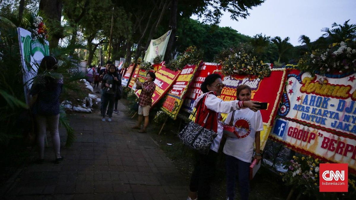 FOTO: Tanda Cinta Warga Jakarta untuk Djarot