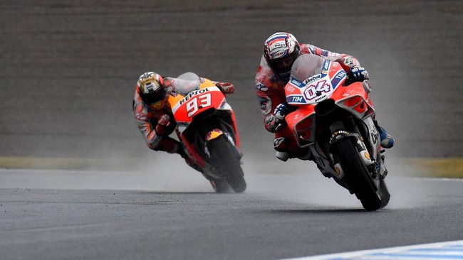 Andrea Dovizioso menyebut juara dunia 2017 Marc Marquez sebagai salah satu pebalap pintar yang ada di dunia MotoGP saat ini.