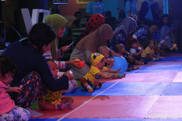 Aksi Lucu Para Batita Saat Ikut Lomba Merangkak