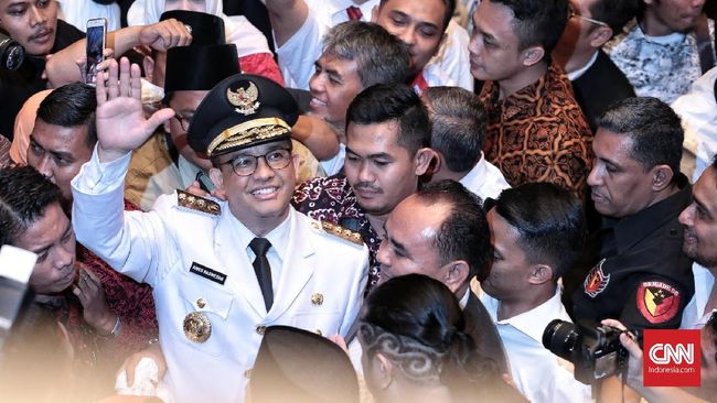 Anies: Dulu Pribumi Ditindas dan Dikalahkan Dalam pidato pertama kali di balai Kota DKI Jakarta, Anies berjanji akan menghadirkan keadilan sosial bagi seluruh rakyat Jakarta.