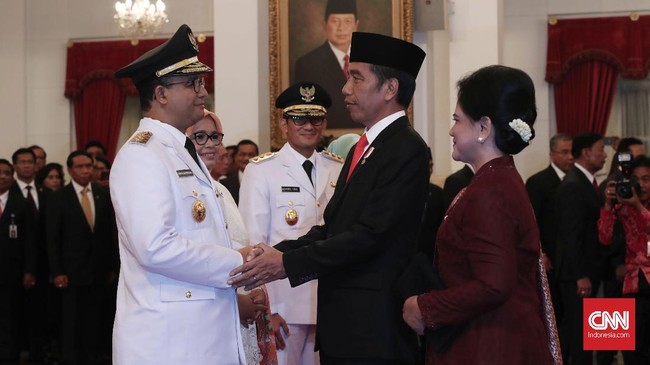 Pertemuan ini adalah pertemuan pertama Anies-Sandi dengan Jokowi pascadilantik awal pekan lalu sebagai Gubernur dan Wakil Gubernur DKI Jakarta.