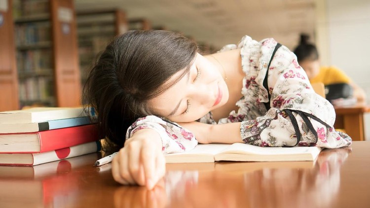 Penelitian terbaru menemukan, tidur kurang dari 6 jam sehari bisa meningkatkan risiko kematian.