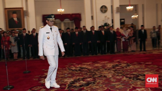 Wakil Gubernur Sandiaga Uno mengucapkan terima kasih kepada para ulama saat berpidato pertama kali di depan warga yang mengikuti pesta rakyat.