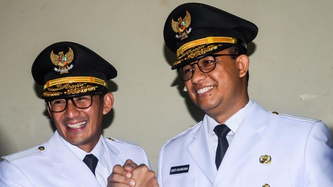 Anies Baswedan belum mau berbicara soal janji menghentikan reklamasi dan penutupan tempat hiburan malam Alexis seperti yang dinyatakannya saat kampanye.