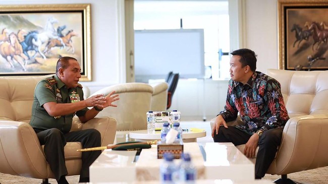 Menpora RI Imam Nahrawi menegaskan agar pertanyaan soal kegagalan Timnas Indonesia di Piala AFF 2018 dijawab Ketua Umum PSSI Edy Rahmayadi.