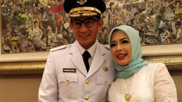 Kedua putrinya melanjutkan studi di Amerika Serikat, ini yang dilakukan istri wakil gubernur DKI Jakarta untuk selalu bisa berkomunikasi dengan anaknya.
