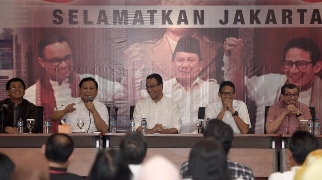 Manuver Elite di Balik Isu Perjanjian Anies-Probowo dan Utang Rp50 M Anies Baswedan 'diserang' isu perjanjian politik dirinya dengan Ketum Gerindra Prabowo Subianto pada Pilkada DKI 2017 lalu jelang Pilpres 2024.