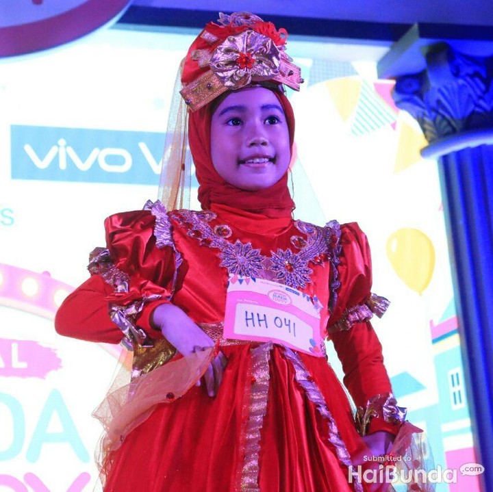 <p>Warna merah memang bikin percaya diri meningkat.</p>
