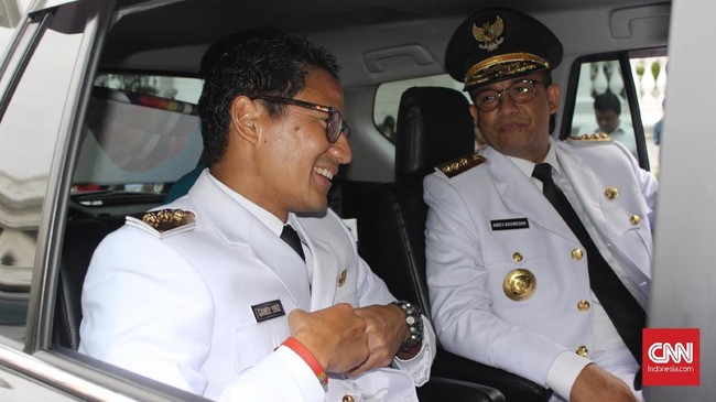 Melalui tim komunikasinya, Anies membantah rombongannya ditilang polisi saat melewati kawasan Puncak, Bogor, pada Sabtu (21/10) siang. 