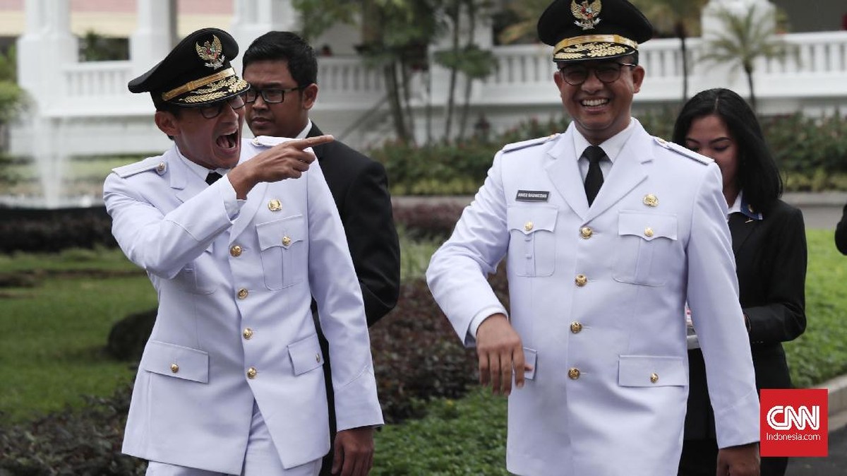 FOTO: Anies-Sandi Resmi Jadi Gubernur/Wakil Gubernur DKI