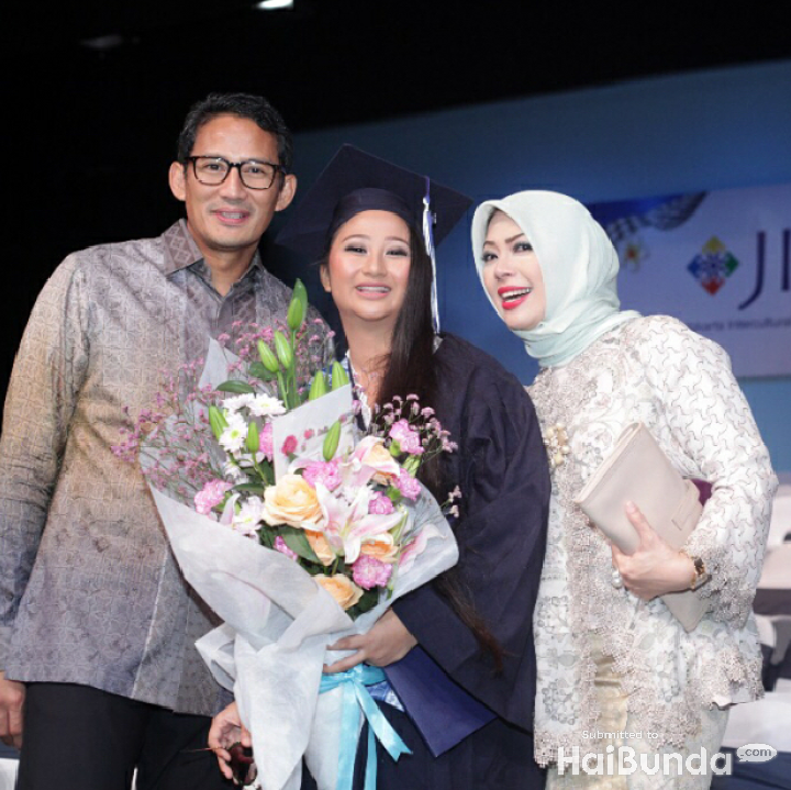 <p>Sandi yang terlihat awet muda ternyata udah punya anak gadis nih. (Foto: Instagram @sandiuno)</p>