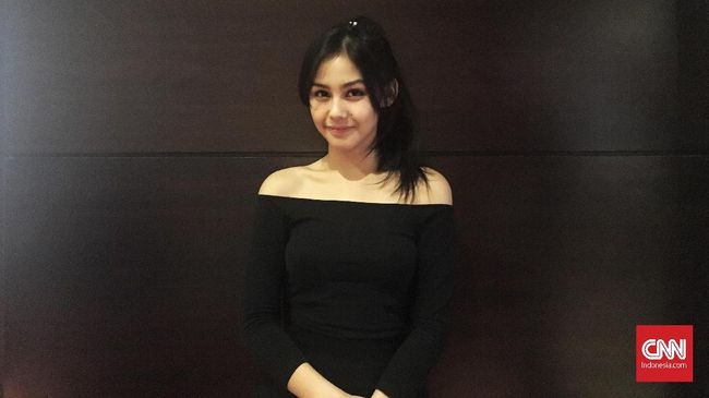 Vanesha Prescilla mengawali debut aktingnya dengan terlibat dalam film Dilan yang diadaptasi dari buku karya Pidi Baiq. Ia dapat banyak hal seru saat syuting.