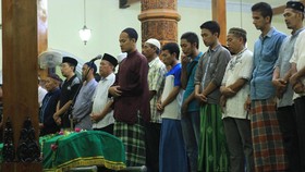 Tata Cara dan Doa Sholat Jenazah Arab, Latin, dan Artinya