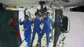 Astronaut China 'Adu Balap' Tanam Sayur dengan Bumi