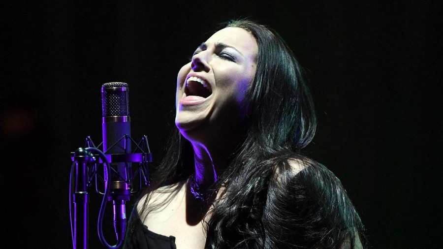 Evanescence LAS VEGAS, NV - OCTOBER 14: (EDITORS NOTE: Image was processed using digital filters) Recording artist Amy Lee of Evanescence performs with an orchestra as the band kicks off its tour in support of the upcoming album "Synthesis" at The Pearl concert theater at Palms Casino Resort on October 14, 2017 in Las Vegas, Nevada. (Photo by Ethan Miller/Getty Images)