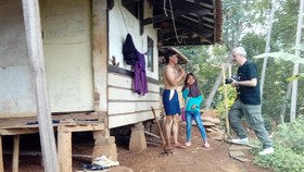 Kisah Kunjungan Si Pemotret Kampung-Kampung