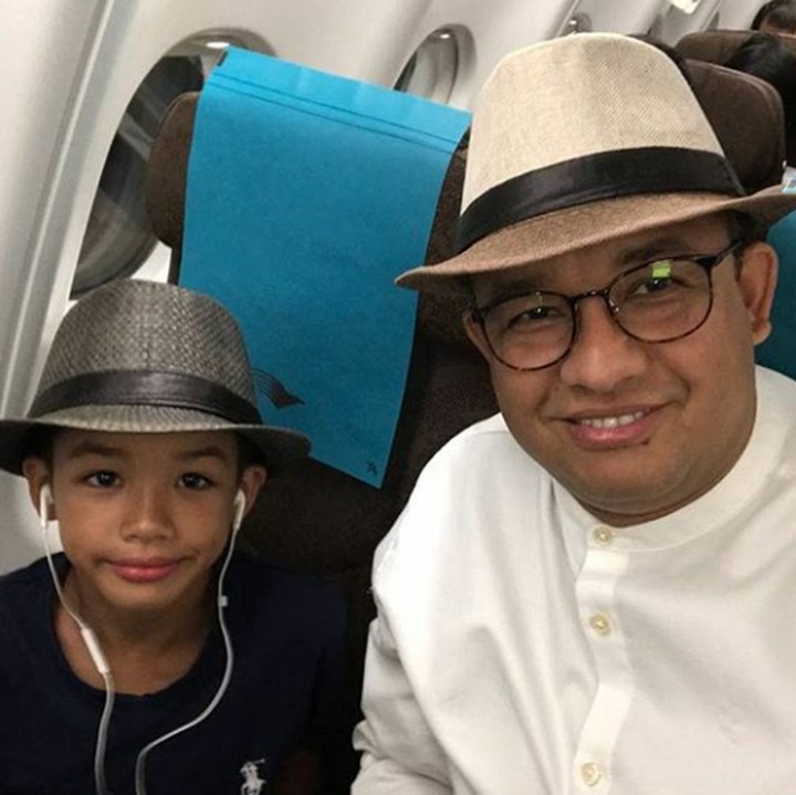 <p>Pakai topi samaan, Anies we-fie deh sama si kecil. (Foto: Instagram @aniesbaswedan)</p>