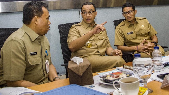 Memulai hari ini, Gubernur Anies dijadwalkan ke peresmian kereta Bandara di Soekarno Hatta, sementara Wagub Sandi hadiri pembukaan perdagangan BEI 2018.