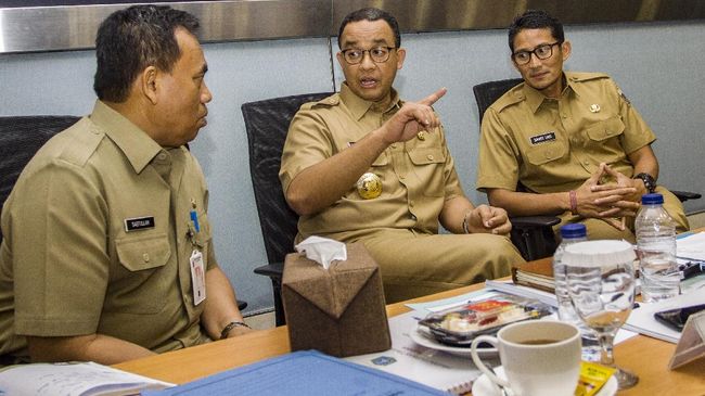 Pejabat DKI Dicopot Anies karena Kinerja Rendah Sekda DKI Saefullah menyatakan pergantian pejabat tinggi oleh Anies dan Sandi berdasar pada evaluasi atas penilaian kinerja pejabat.