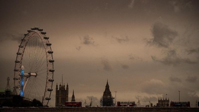Ratu Elizabeth Meninggal, London Eye sampai Menara Eiffel Berkabung